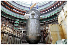 海阳核电2号机组压力容器吊装现场